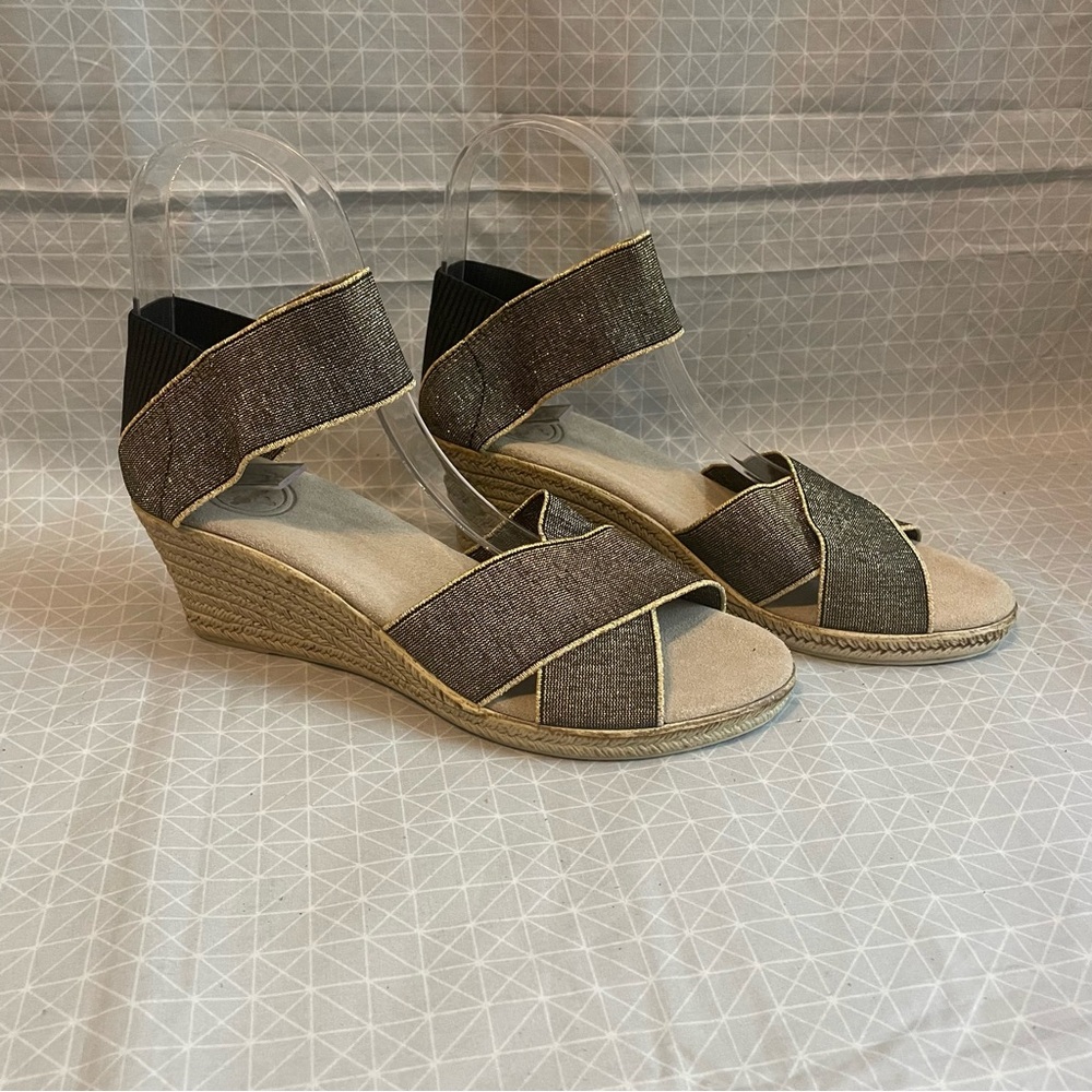 Charleston Shoe Company Cannon Wedge Sandals in Gold Black 6
